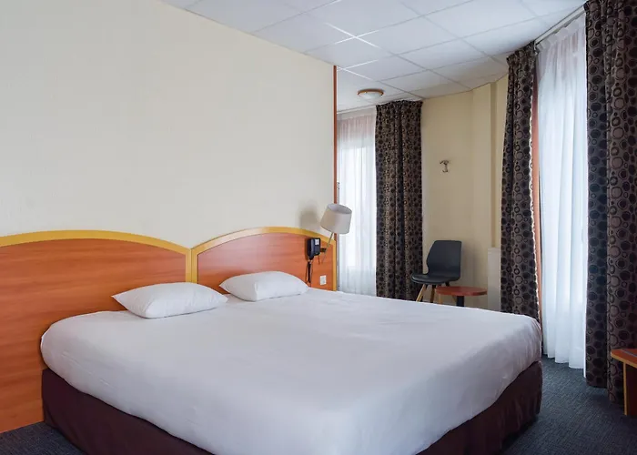 Kyriad Hotel Lamballe photo