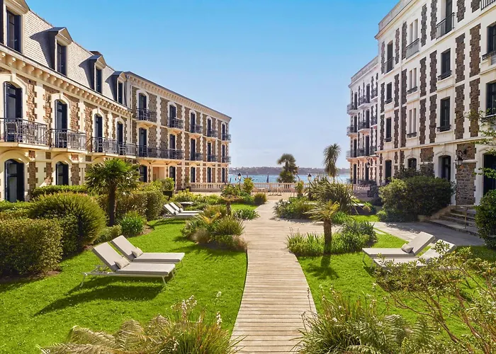 Hotel Barriere Le Grand Hotel Dinard photo